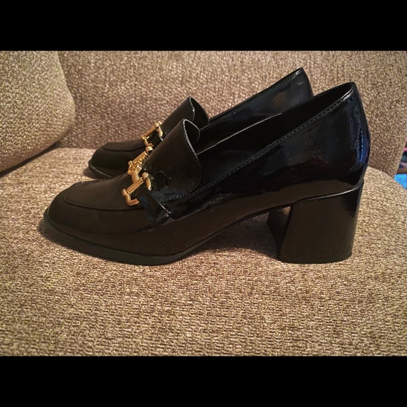 Black dress shoes with beautiful wide heel. - Picture 1 of 3